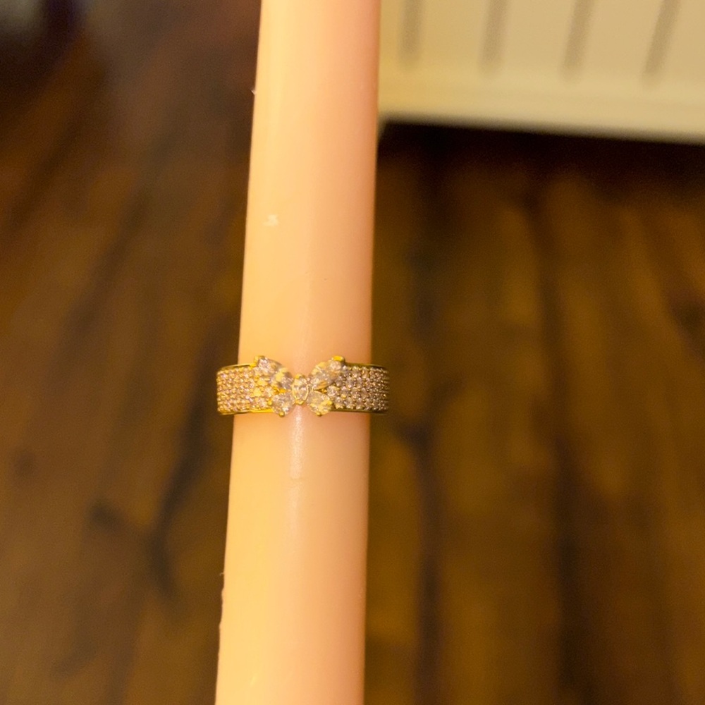 Sparkling Butterfly Bold Ring
14k gold plating